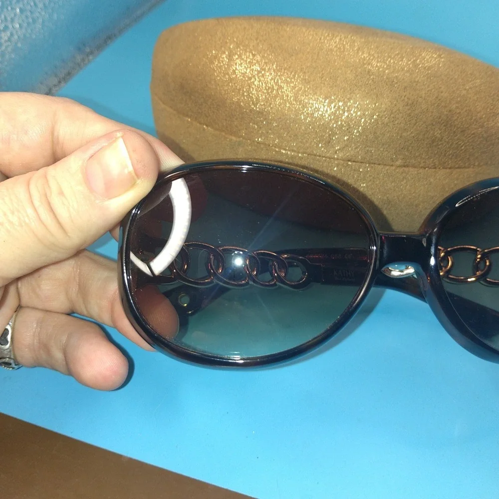 Kathy Van Zeeland Tortoise Shell Oval Sunglasses Gold Chain Rhinestone 807721